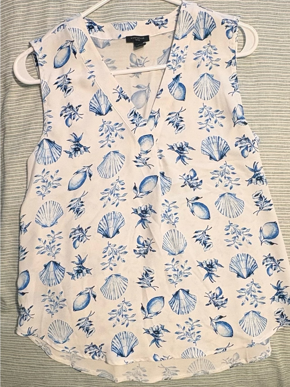 Ann Taylor White Sleeveless V-Neck Tank with Blue Shell Print